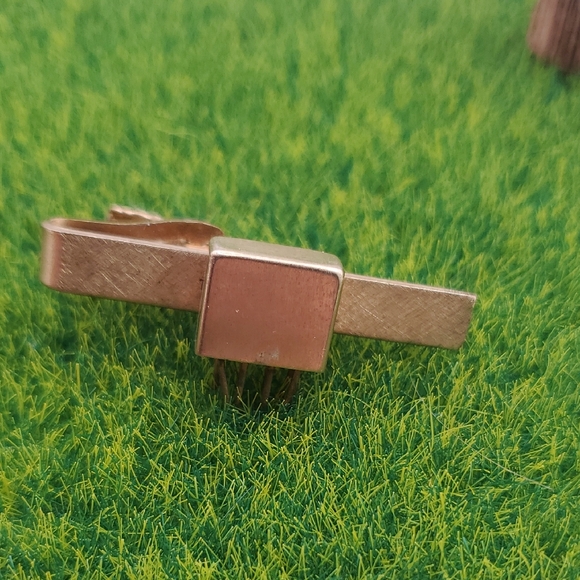 1950s Tie‎ Clip Overflow
